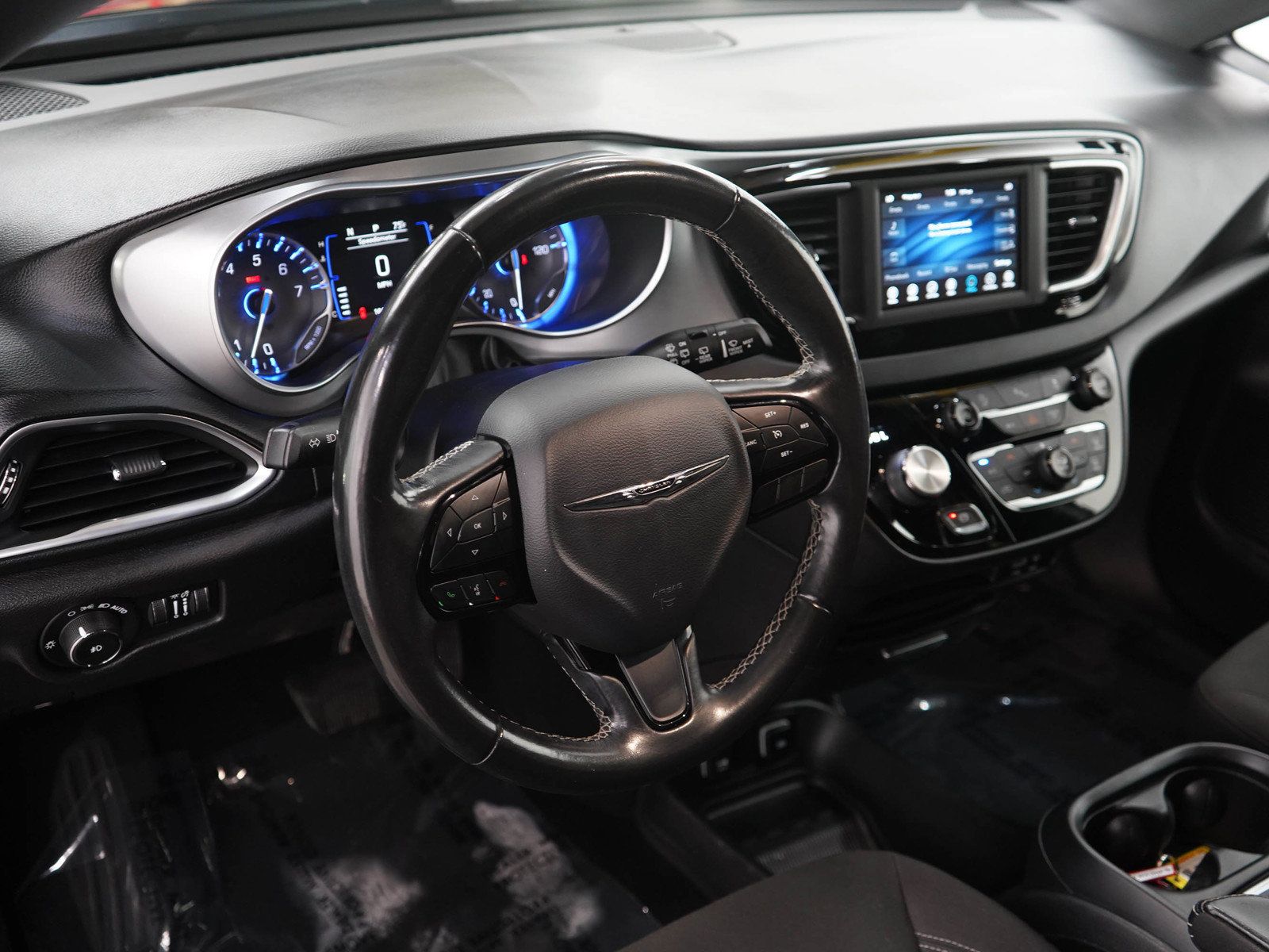 Used 2019 Chrysler Pacifica Touring Plus w/ S Appearance Package FWD image 23