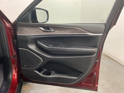 Used 2022 Jeep Grand Cherokee L Limited w/ Luxury Tech Group II image 27