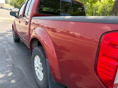 Used 2018 Nissan Frontier SV AWD/4WD image 4