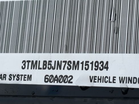 Certified 2025 Toyota Tacoma SR5 image 31
