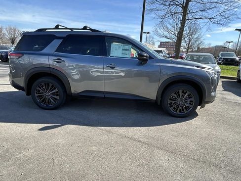 New 2026 Nissan Pathfinder SL w/ SL Premium Package AWD/4WD image 8