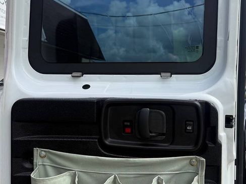 Used 2014 Chevrolet Express 2500 RWD image 23