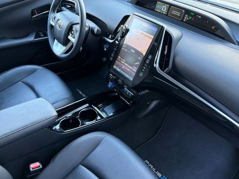 Used 2017 Toyota Prius Prime Premium image 20