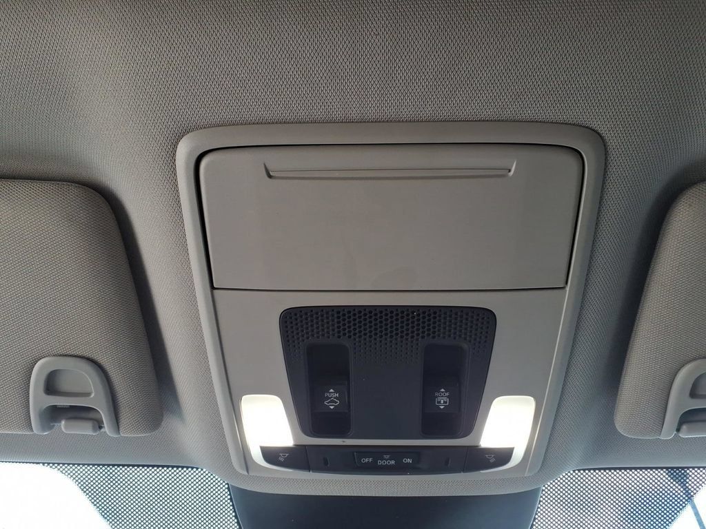 Used 2024 Honda Pilot Touring image 22