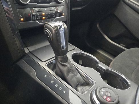 Used 2018 Ford Explorer XLT w/ Equipment Group 202A AWD/4WD image 28