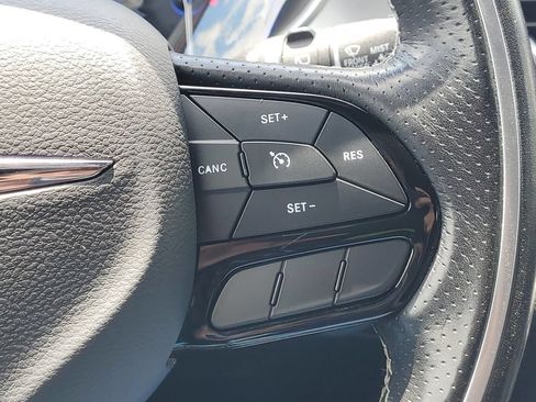 Used 2019 Chrysler Pacifica Limited w/ S Appearance Package FWD image 25