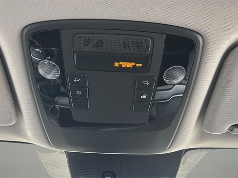 Used 2022 Kia Carnival LX image 27