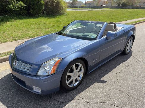 Used 2005 Cadillac XLR RWD image 24