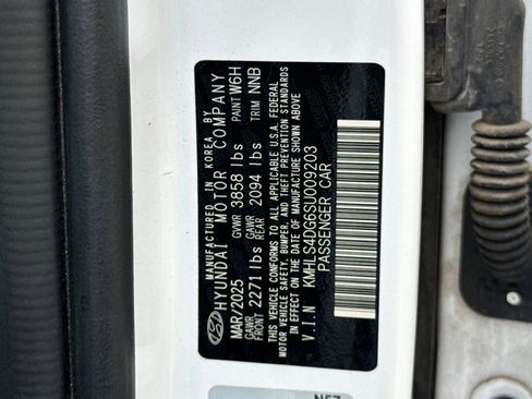 Used 2025 Hyundai Elantra SEL FWD image 22
