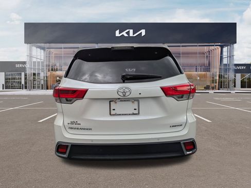 Used 2019 Toyota Highlander Limited FWD image 5