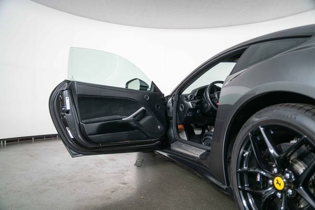 Used 2015 Ferrari F12 Berlinetta RWD image 14