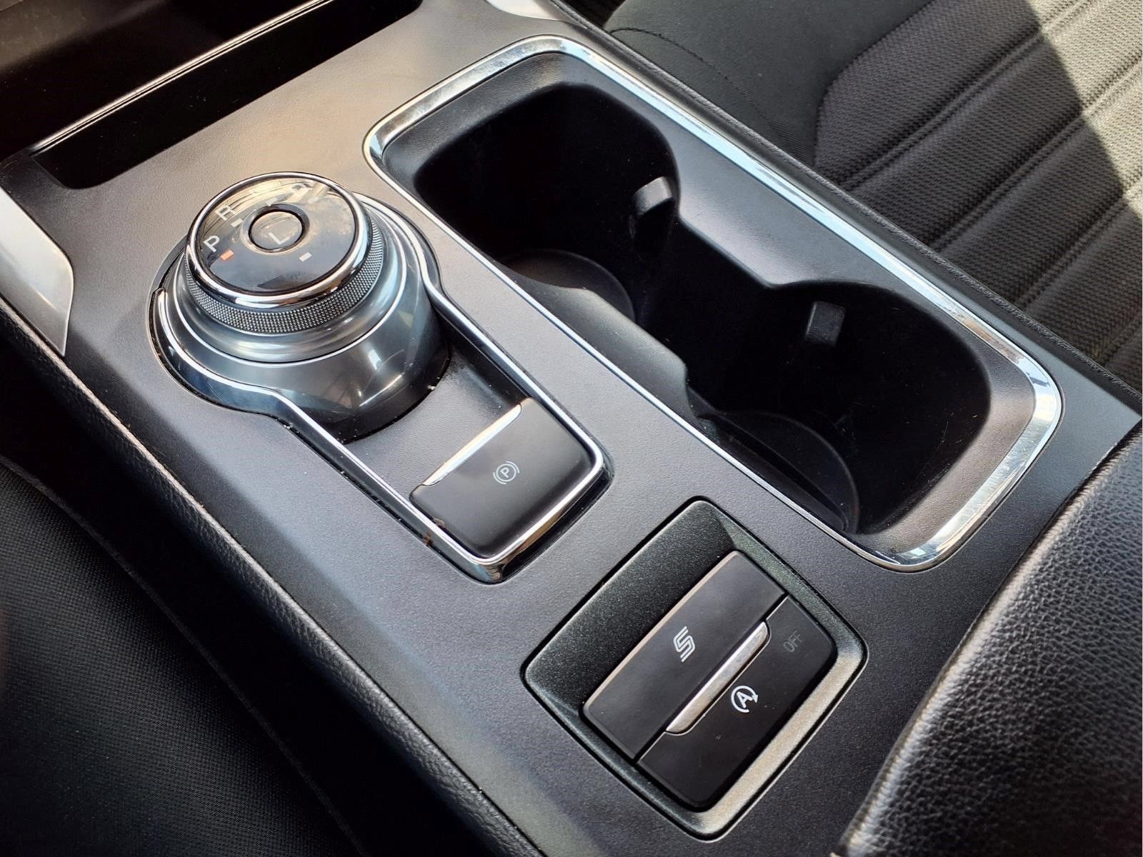 Used 2020 Ford Fusion SE FWD image 20