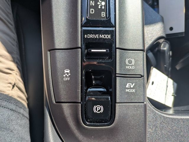 Used 2023 Toyota Crown AWD/4WD image 32