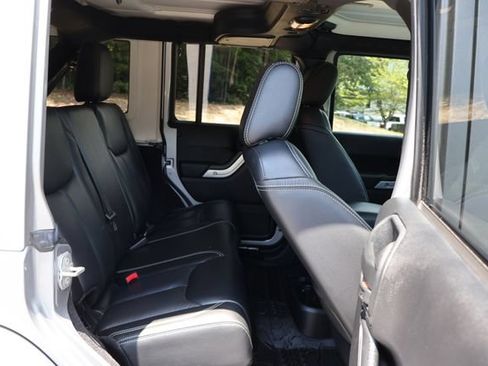 Used 2015 Jeep Wrangler Unlimited Sahara AWD/4WD image 18