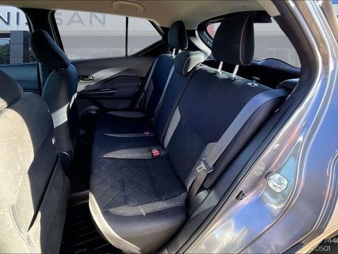 Used 2019 Nissan Kicks S image 19