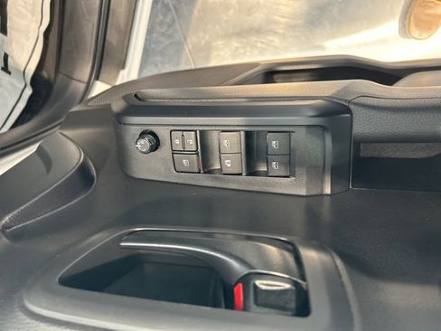 Used 2023 Toyota Tacoma SR image 9