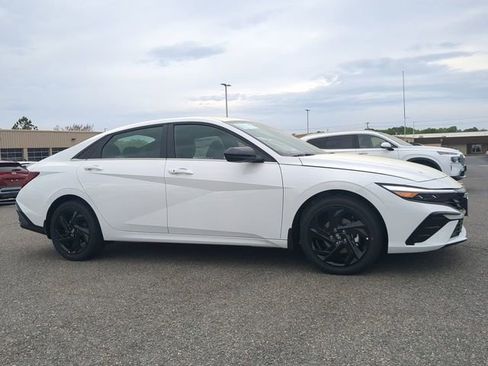 New 2026 Hyundai Elantra SEL Sport Premium FWD image 2