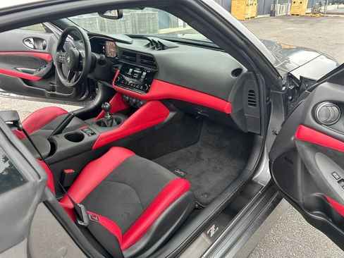 Certified 2024 Nissan Z Performance w/ Floor Mat Package RWD image 28