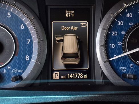 Used 2015 Toyota Sienna XLE w/ XLE Navigation Package FWD image 13