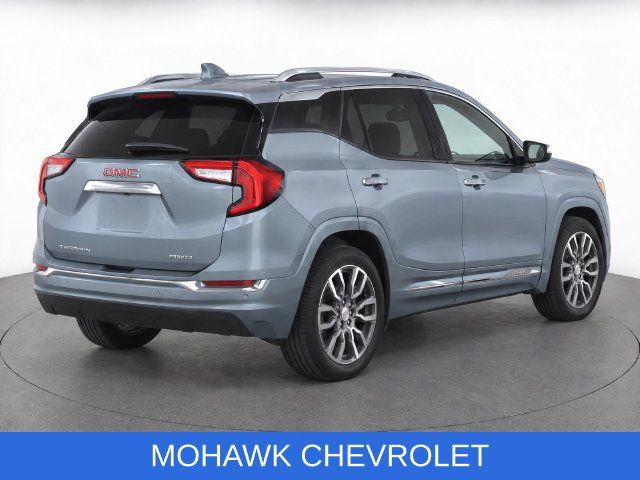 Used 2024 GMC Terrain Denali w/ Denali Premium Package AWD/4WD image 5