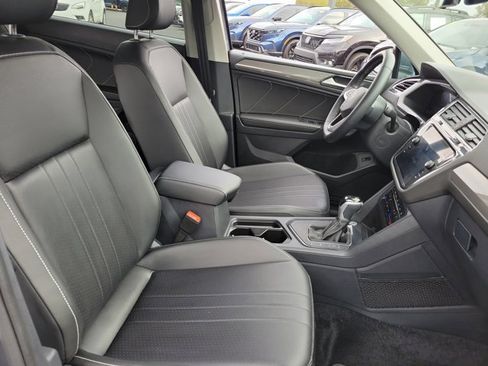 Certified 2024 Volkswagen Tiguan SE image 6