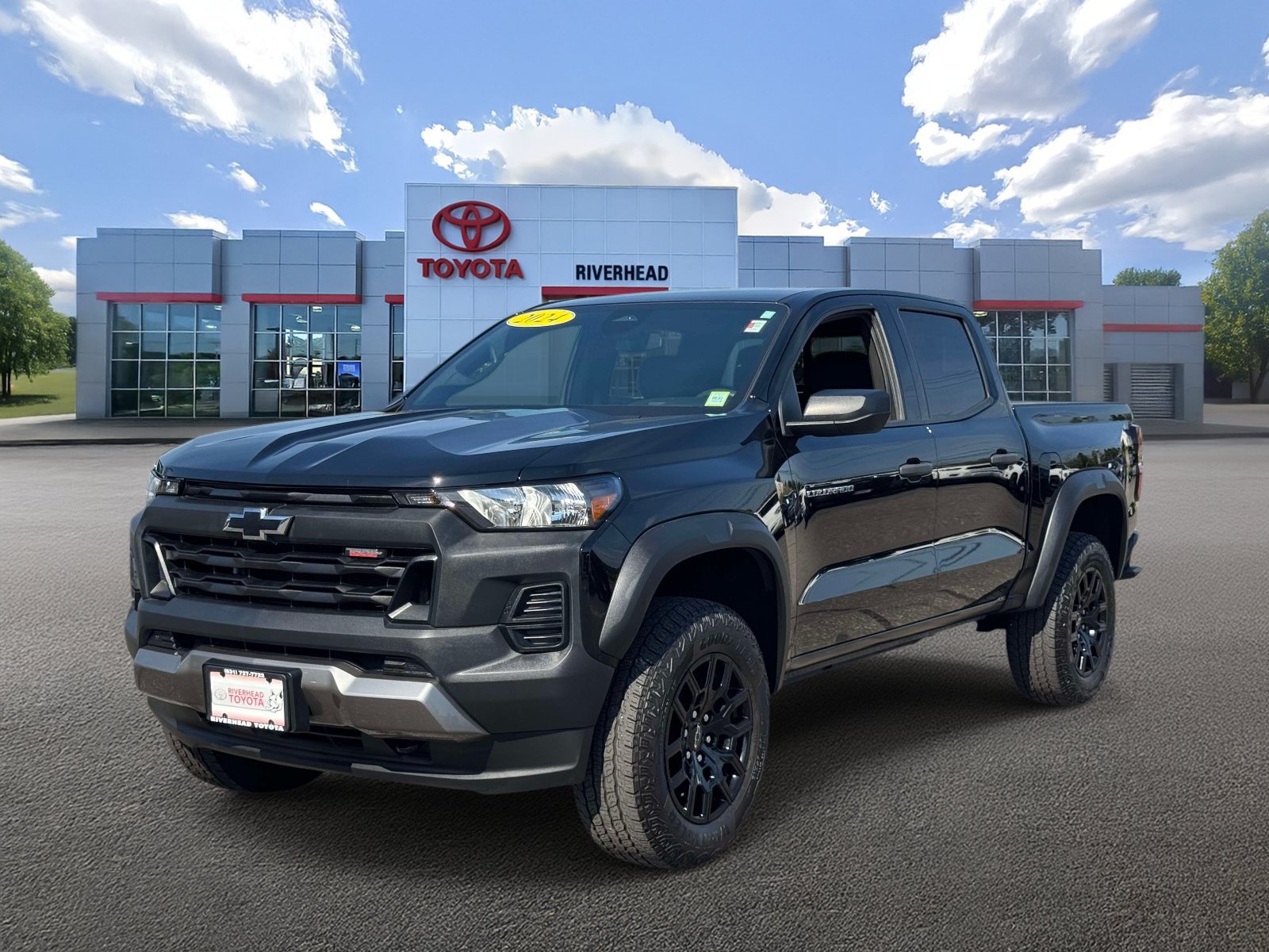 Used 2024 Chevrolet Colorado Trail Boss w/ Advanced Trailering Package AWD/4WD image 1