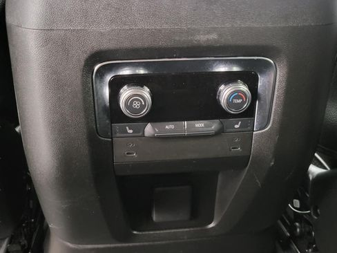Used 2025 GMC Yukon XL Denali AWD/4WD image 23
