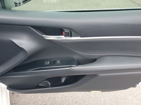 Used 2018 Toyota Camry L image 10