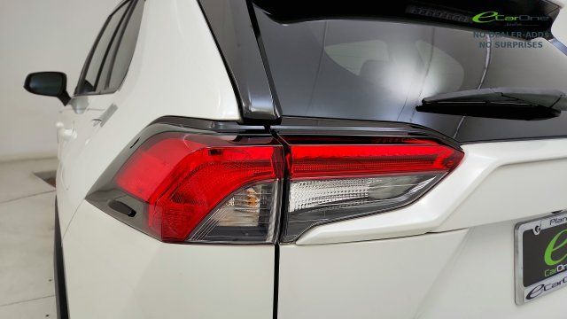 Used 2021 Toyota RAV4 XLE Premium AWD/4WD image 24