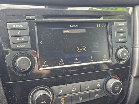 Used 2019 Nissan Rogue SV image 29