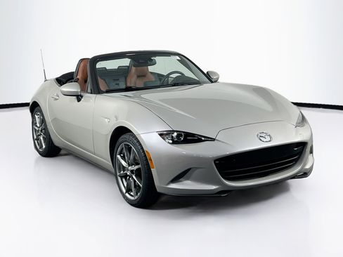 Used 2022 MAZDA MX-5 Miata Grand Touring image 3