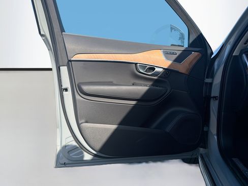 Used 2024 Volvo XC90 B6 Plus AWD/4WD image 22