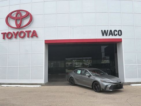 Used 2026 Toyota Camry SE w/ Convenience Package FWD image 1