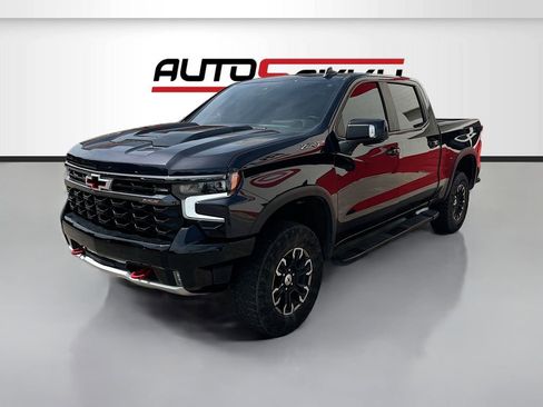 Used 2023 Chevrolet Silverado 1500 ZR2 w/ Technology Package AWD/4WD image 3
