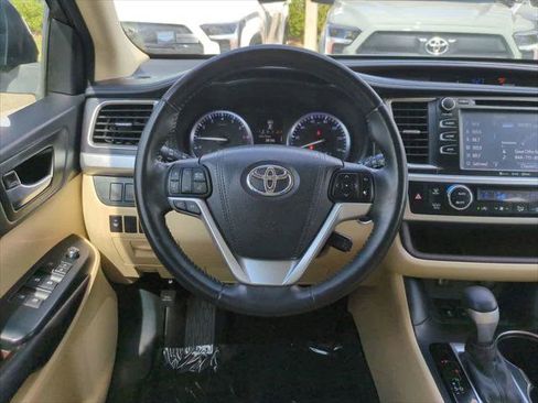 Certified 2016 Toyota Highlander XLE FWD image 16