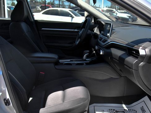 Used 2023 Nissan Altima 2.5 SV FWD image 41