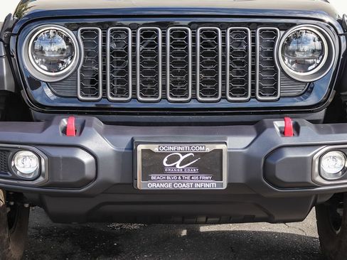 Used 2025 Jeep Wrangler Unlimited Rubicon AWD/4WD image 5
