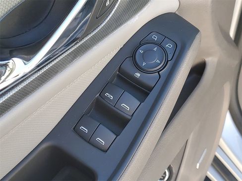 Certified 2018 Chevrolet Traverse Premier image 23