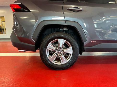Used 2024 Toyota RAV4 LE AWD/4WD image 30