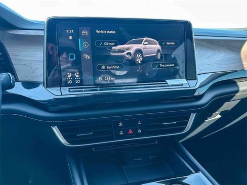 Used 2024 Volkswagen Atlas SE image 31