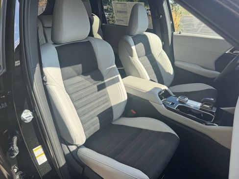 New 2025 Mitsubishi Outlander SE image 12