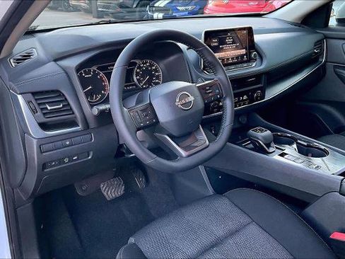 Certified 2025 Nissan Rogue SV image 16