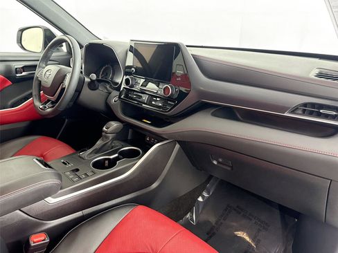 Certified 2024 Toyota Highlander XSE image 46