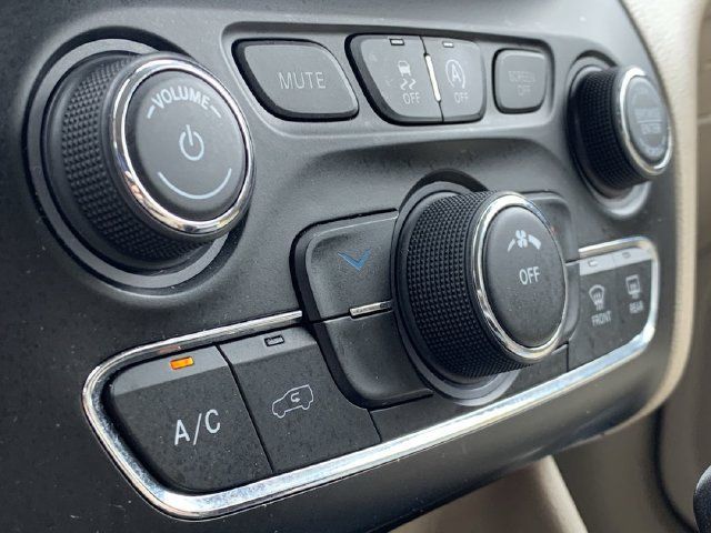 Used 2020 Jeep Cherokee Latitude FWD image 30