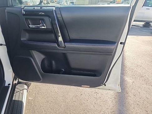 Used 2018 Toyota 4Runner TRD Off-Road Premium image 30