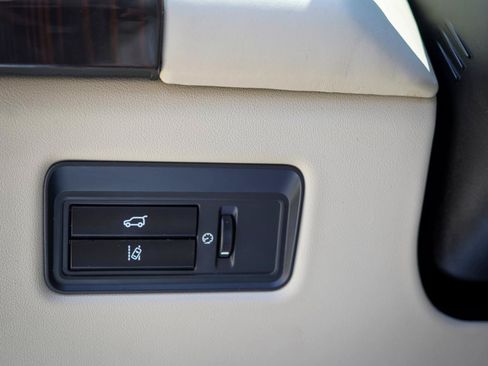Used 2015 Land Rover Range Rover Supercharged AWD/4WD image 17