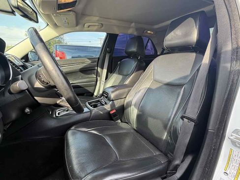 Used 2016 Chrysler 300 C image 8