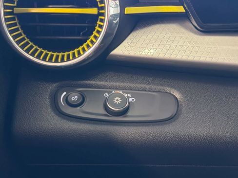 Used 2024 Chevrolet Trax LT image 40