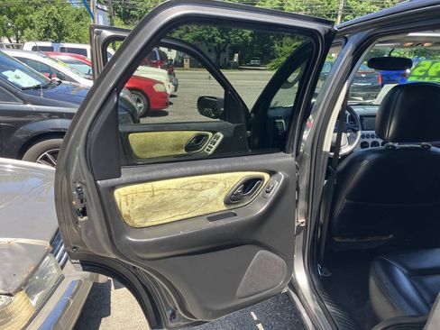 Used 2005 Ford Escape Limited AWD/4WD image 17