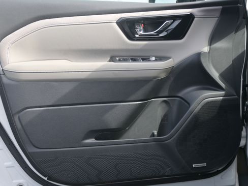 Used 2025 Subaru Forester Limited image 14